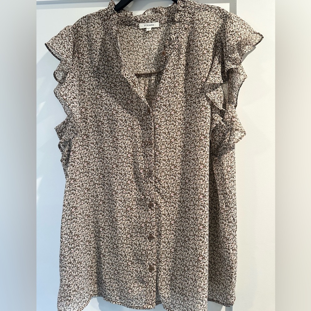 Beautiful floral print flutter sleeve top